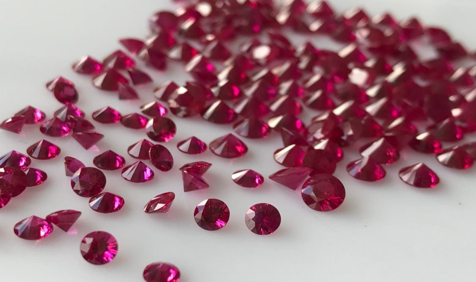 Wholesale price comparison chart showing Burmese versus Mozambique ruby pricing per carat across size categories from melee to 5ct, visualized as a bar graph