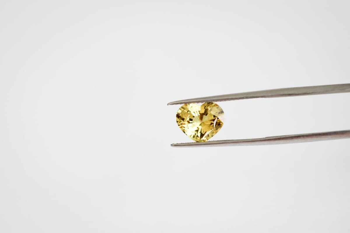 Yellow Sapphire — precision-cut wholesale from Ceylon, Thai, calibrated to ±0.1mm, GIA-certified on request